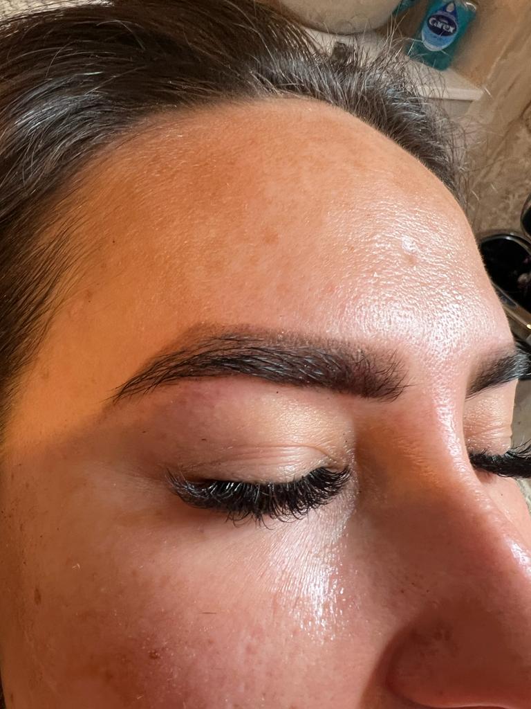 Nikee's Beauty Bar Brow Treatment